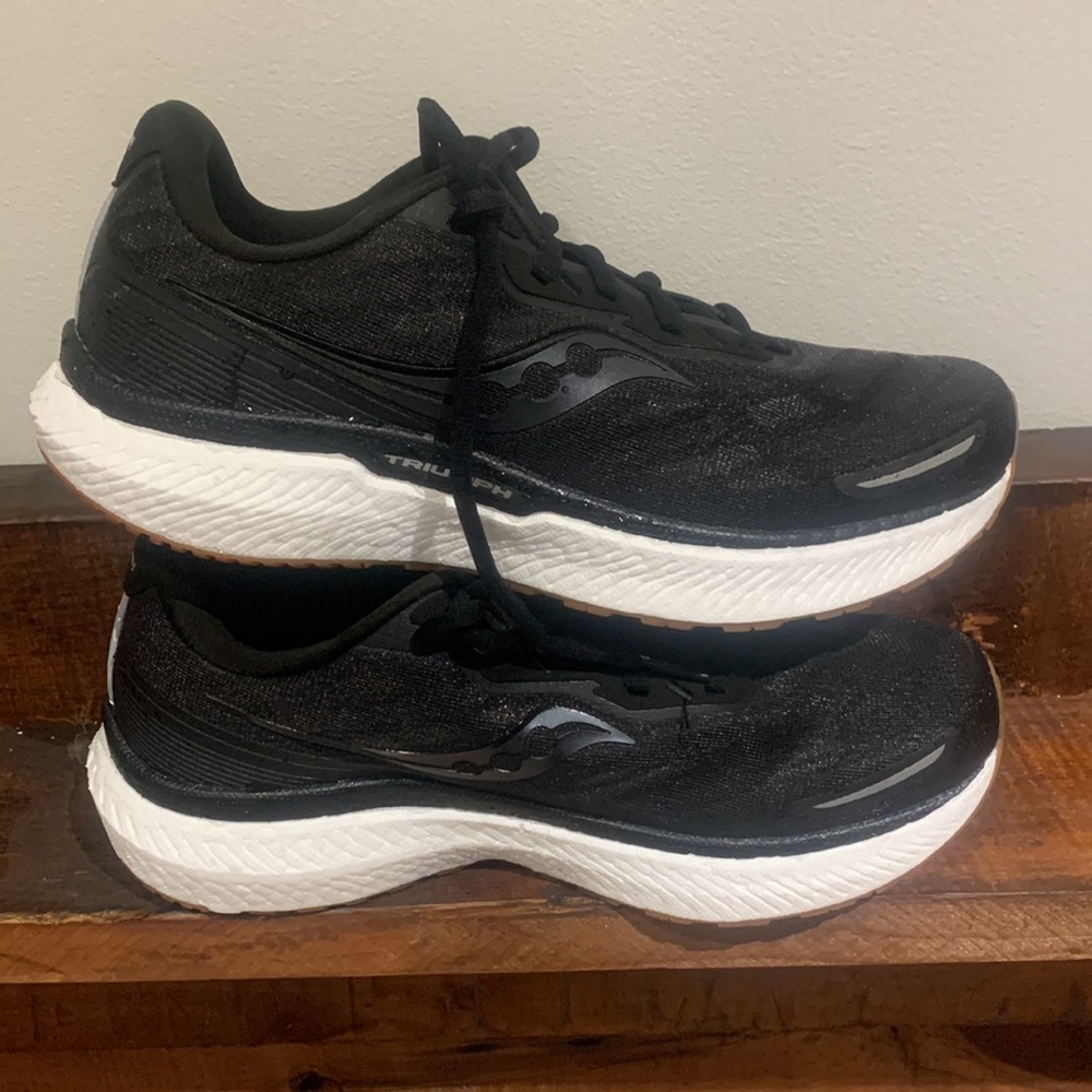 Saucony Triumph 19 size 8.5 womens.